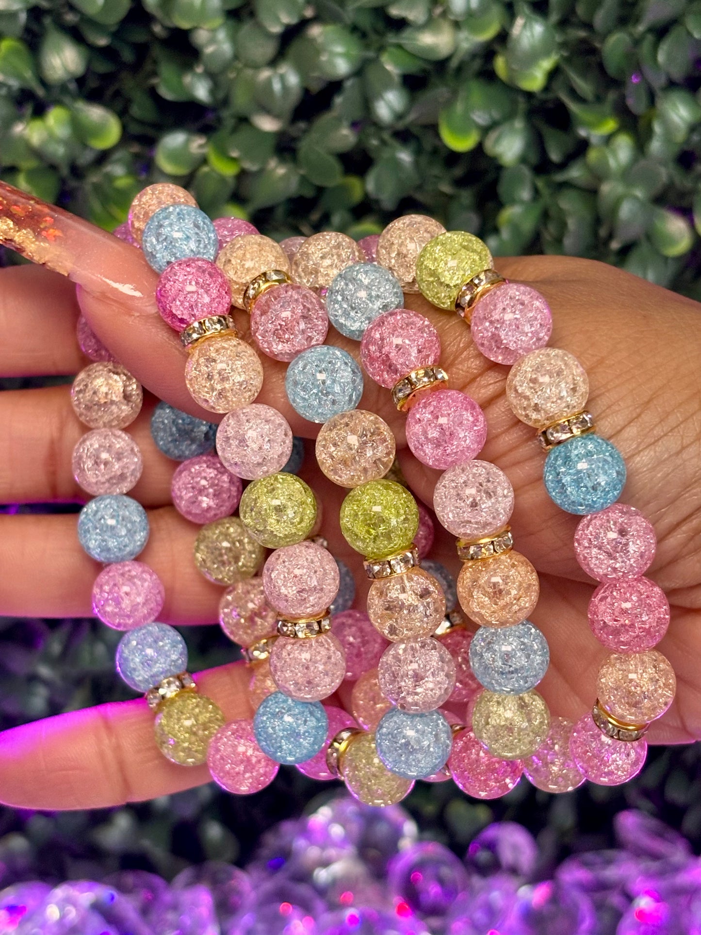 Pulsera con cuentas de guijarros frutales