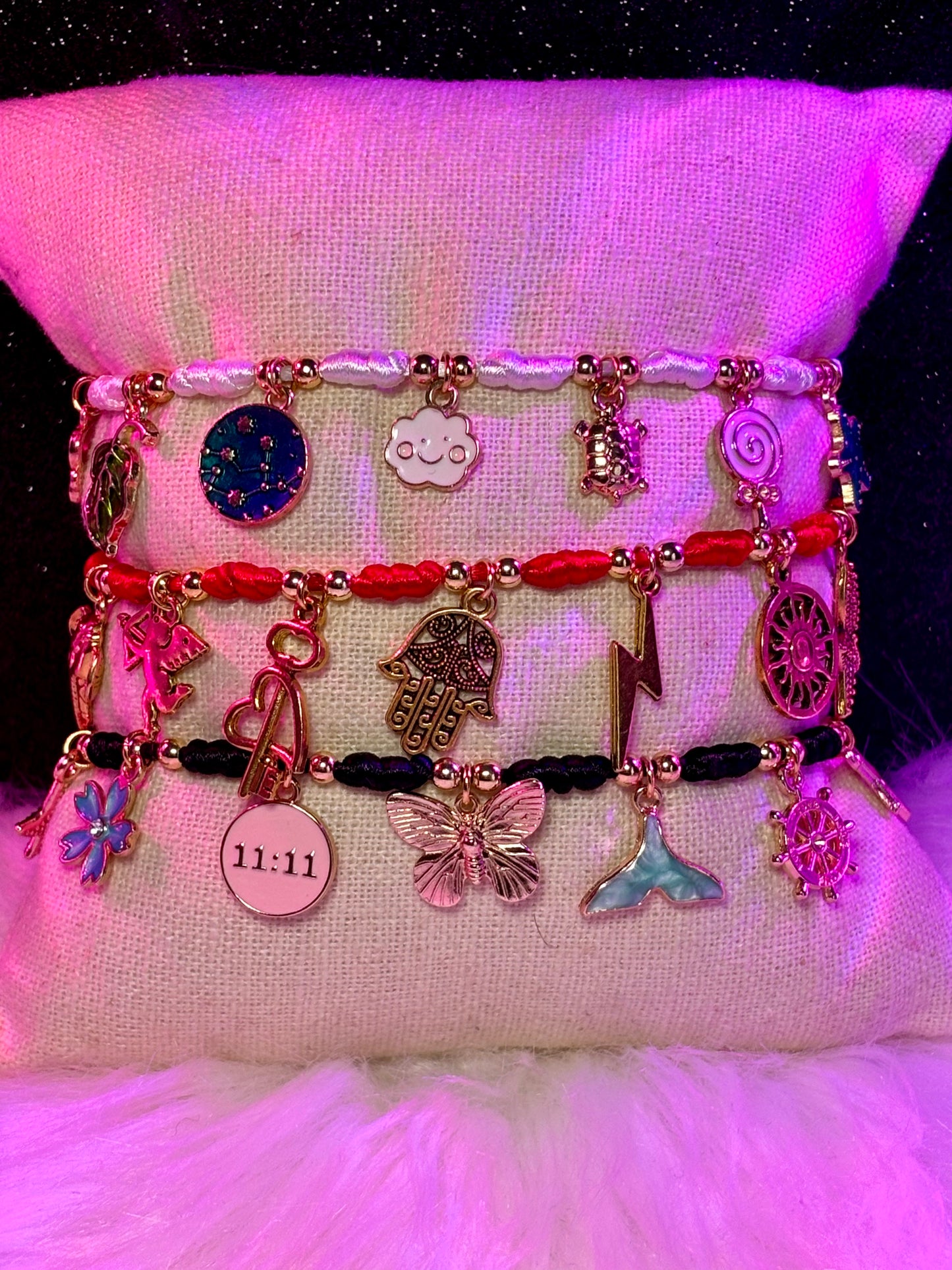 Pulseras básicas con dijes de macramé (1 pieza)