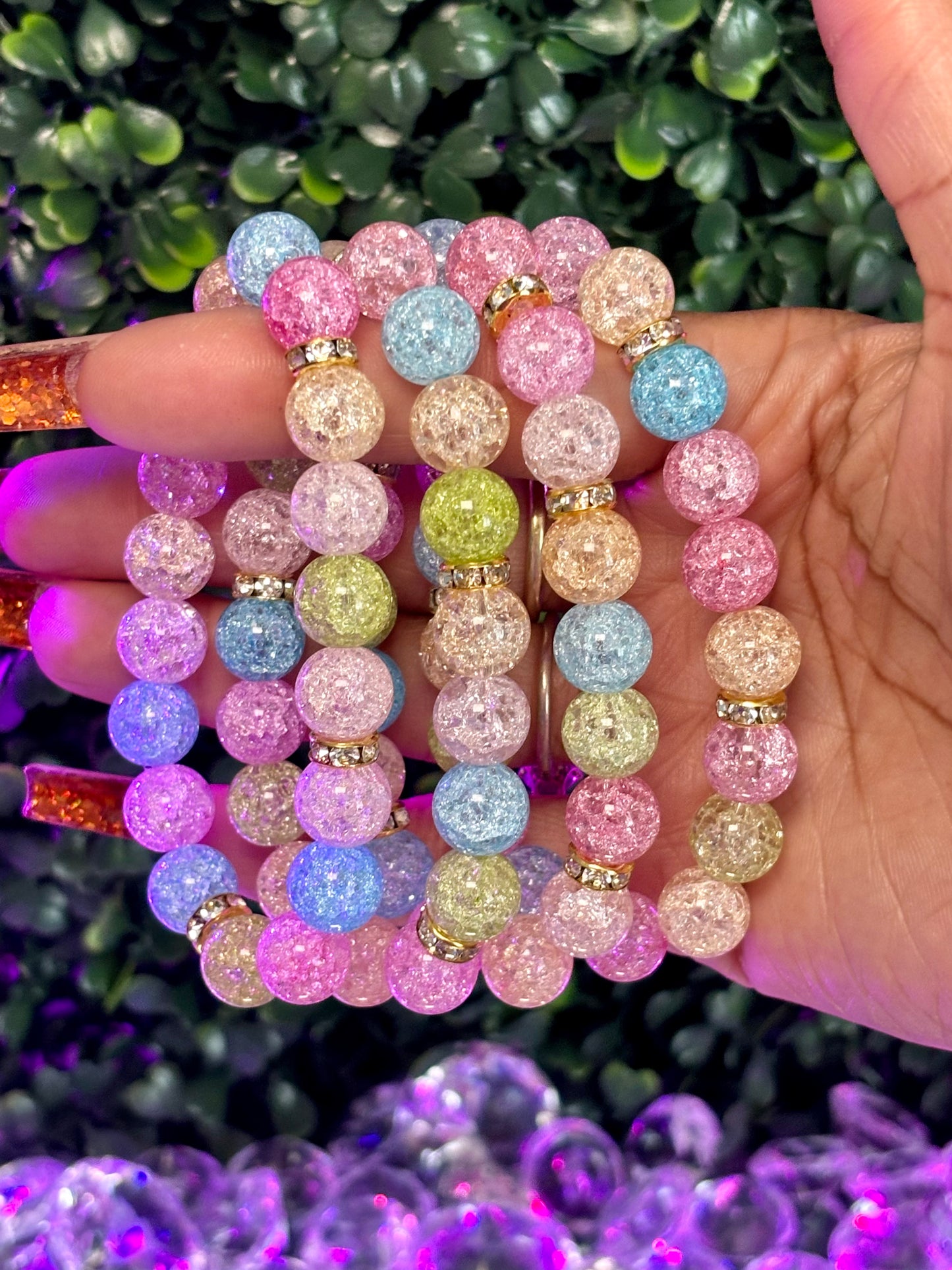 Pulsera con cuentas de guijarros frutales