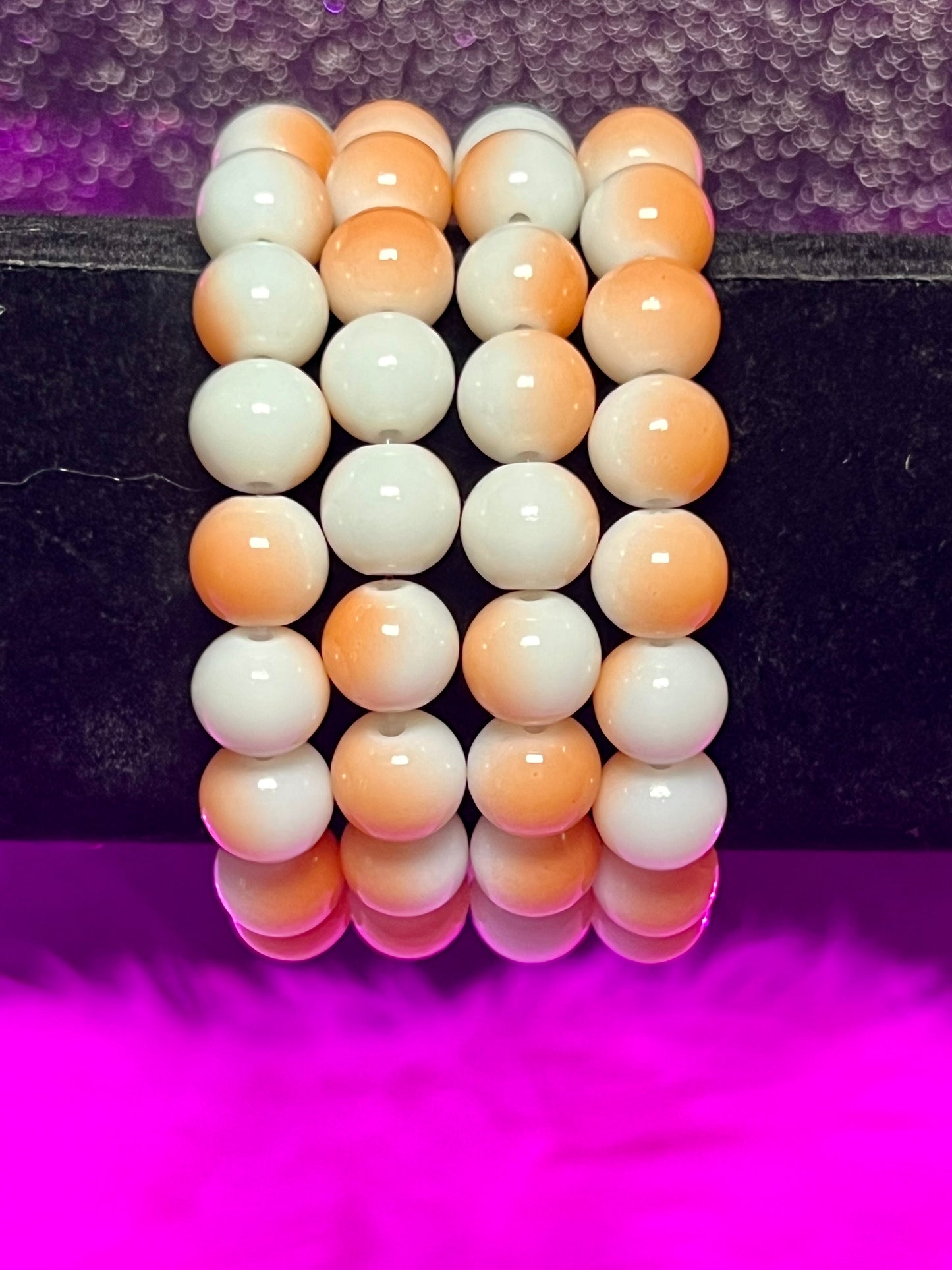 Pulsera con cuentas de melocotones y crema (1 pieza)